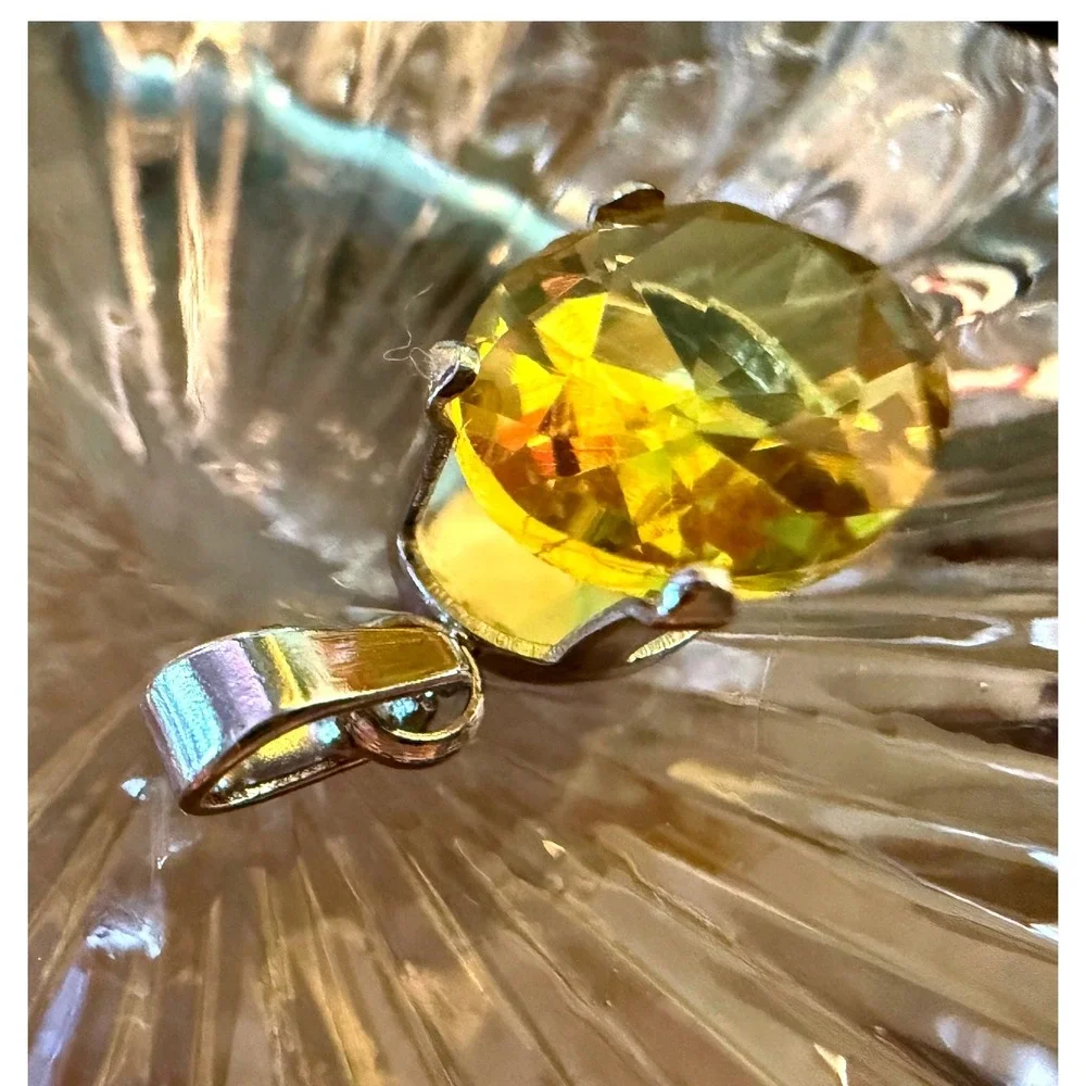 Unbranded Citrine Dainty Oval‎ Pendant Yellow Silver Tone Romantic Charm 1/4
